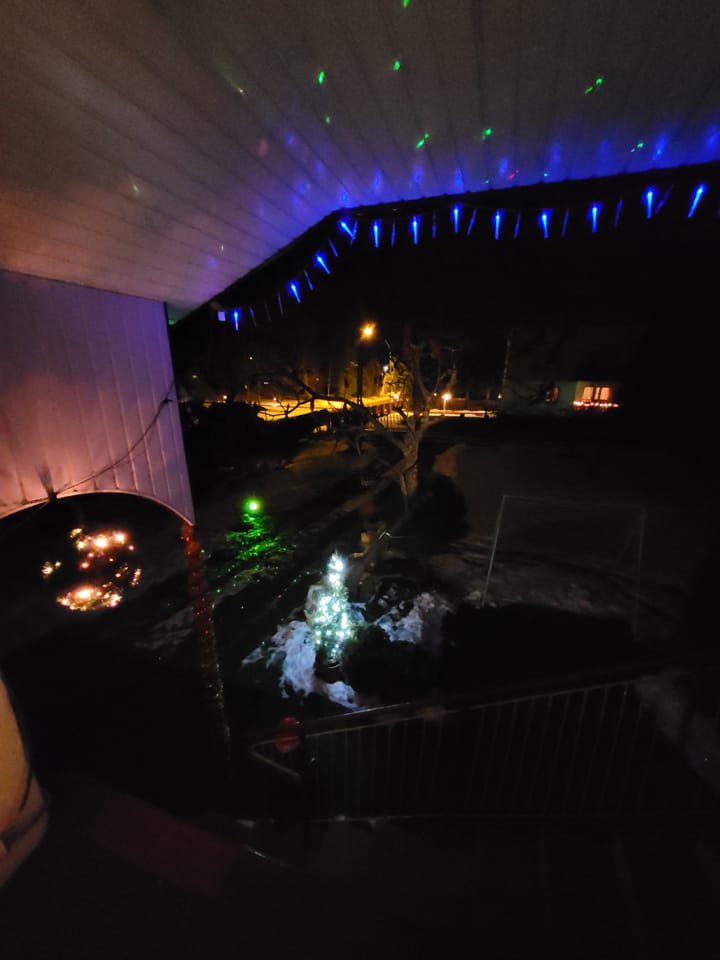 Wesołych spokojnych Świąt Bożego Narodzenia.